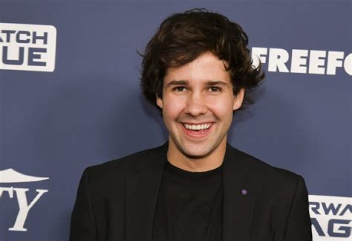 iann dior Biography: Height, Age, Nationality, Net Worth, Girlfriend, Tour, Parents, Songs, High School, Merch, Wikipedia, Instagram