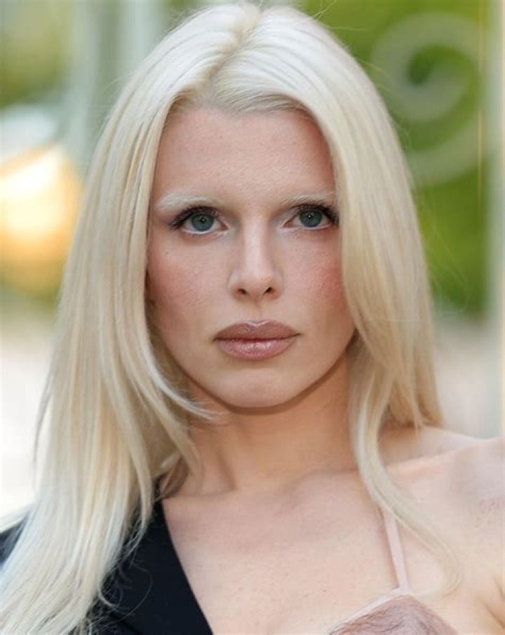 Julia-Fox