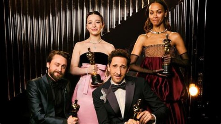 Kristen Stewart – Worst Oscar Appearance Of The Night?