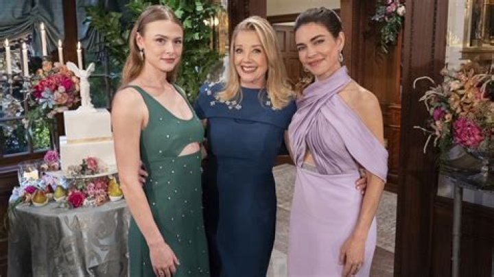The Young and the Restless Spoilers: Lola Hooks Up with Theo, Retaliates After Kyle and Summer’s Lip Lock – End of ‘Kola’ Looms?
